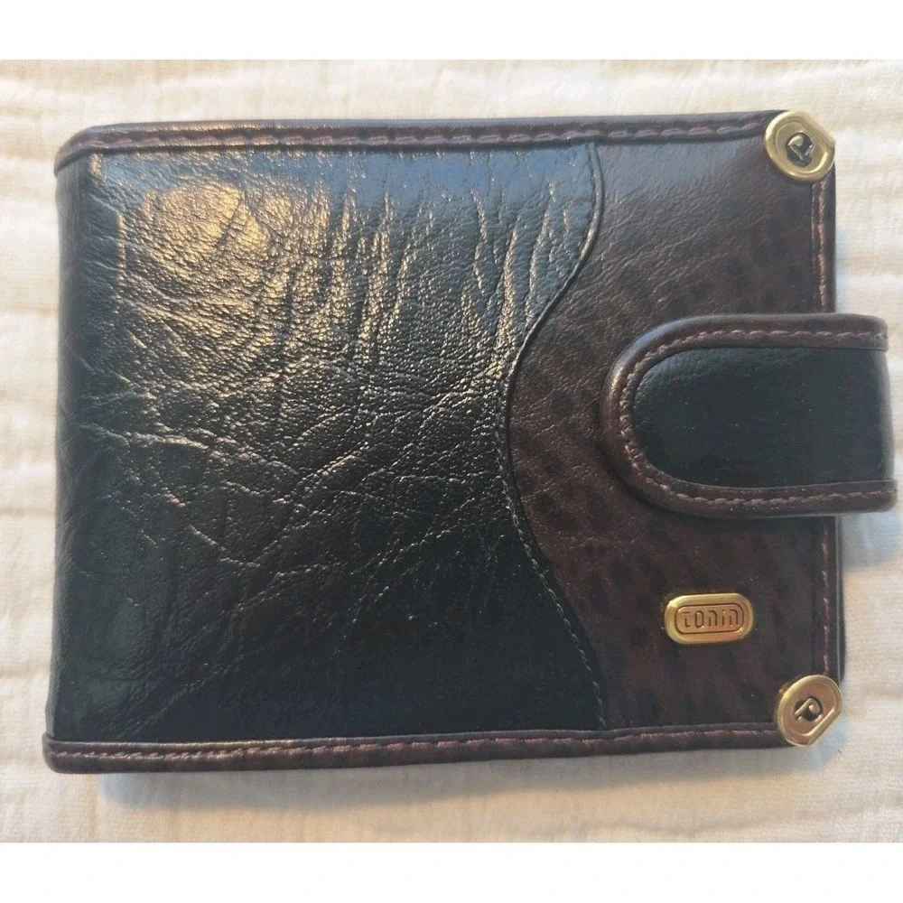 Tonin couro Brown Brass Studs Leather Men's tri fold fully Lined wallet.